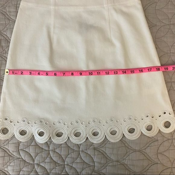 NWT | Club Monaco | Akemi Denim Scalloped Eyelet Skirt — White | Size 2 - Picture 11 of 13